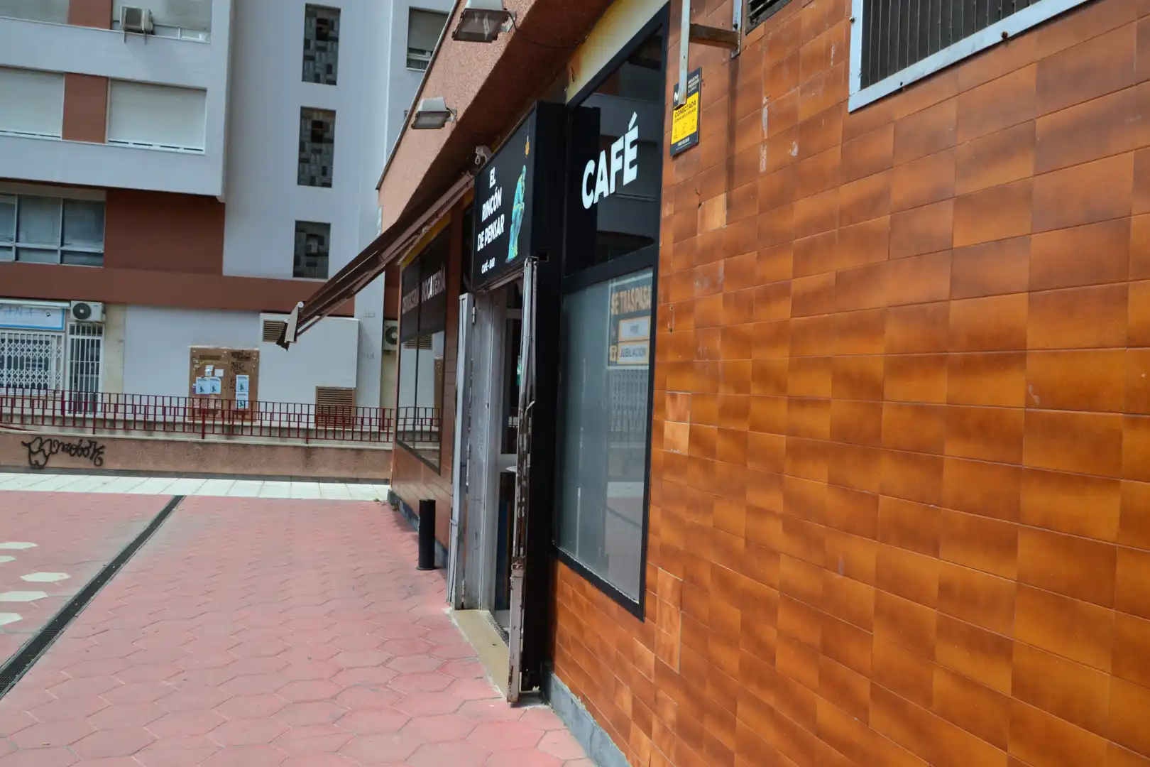 Vista exterior de Local en traspaso en Zaragoza con Aire acondicionado, Amueblado y Internet
