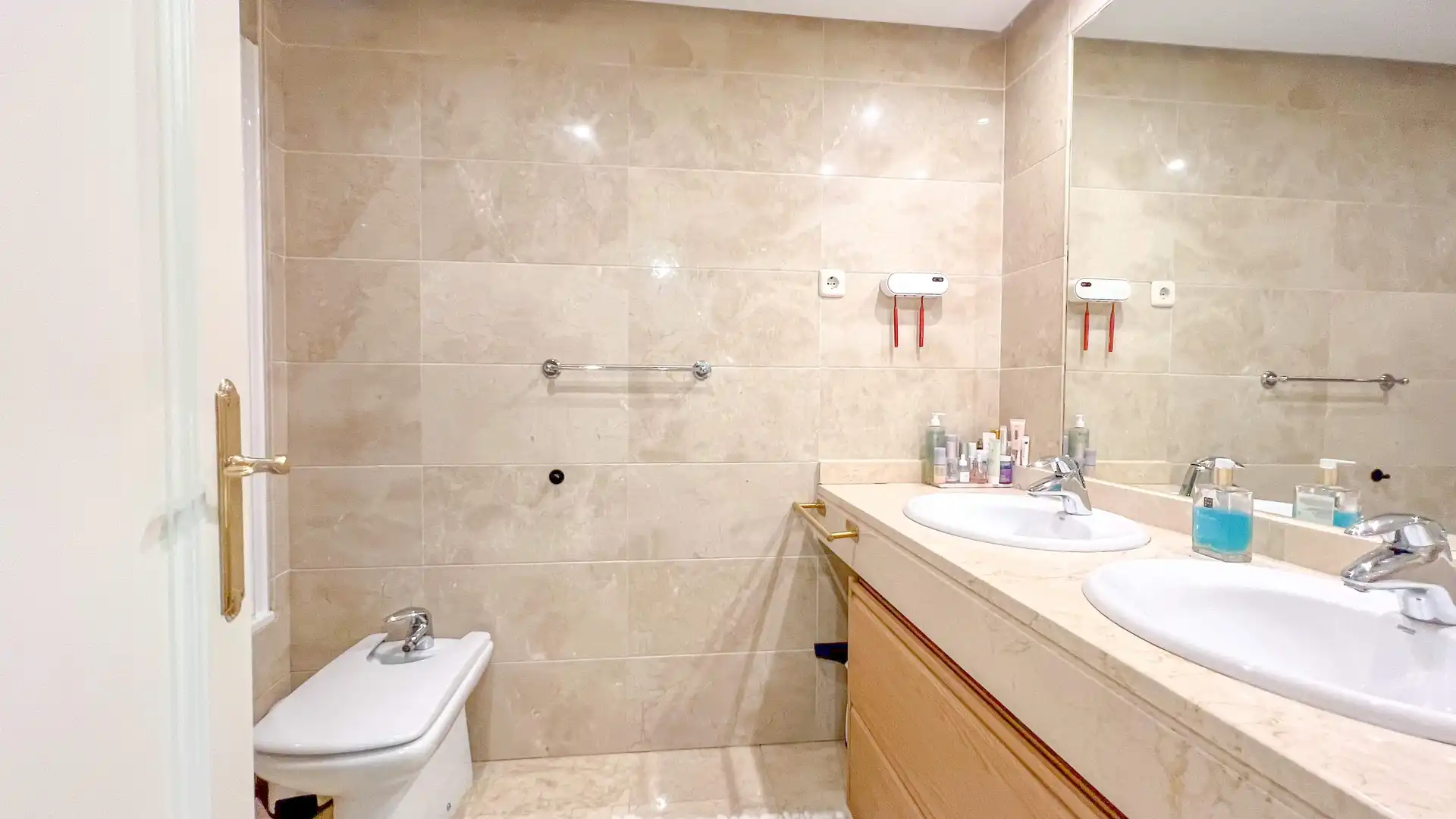Bany de Apartament en venda en Marbella amb Terrassa i Piscina comunitària