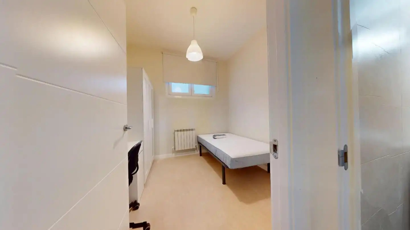Schlafzimmer von Erdgeschoss zur Miete in Madrid