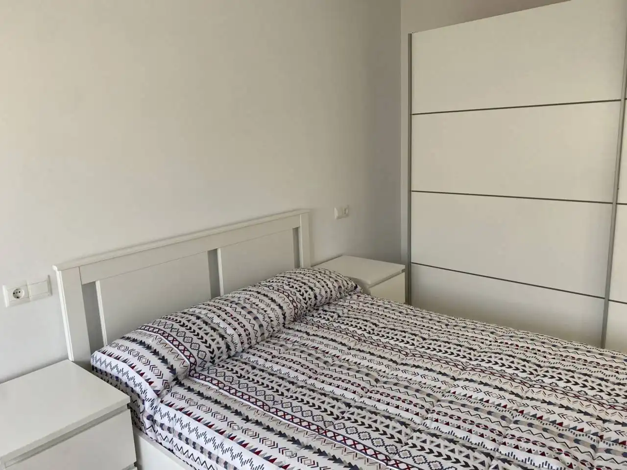 Dormitori de Pis de lloguer en Alcañiz amb Aire condicionat, Calefacció i Parquet