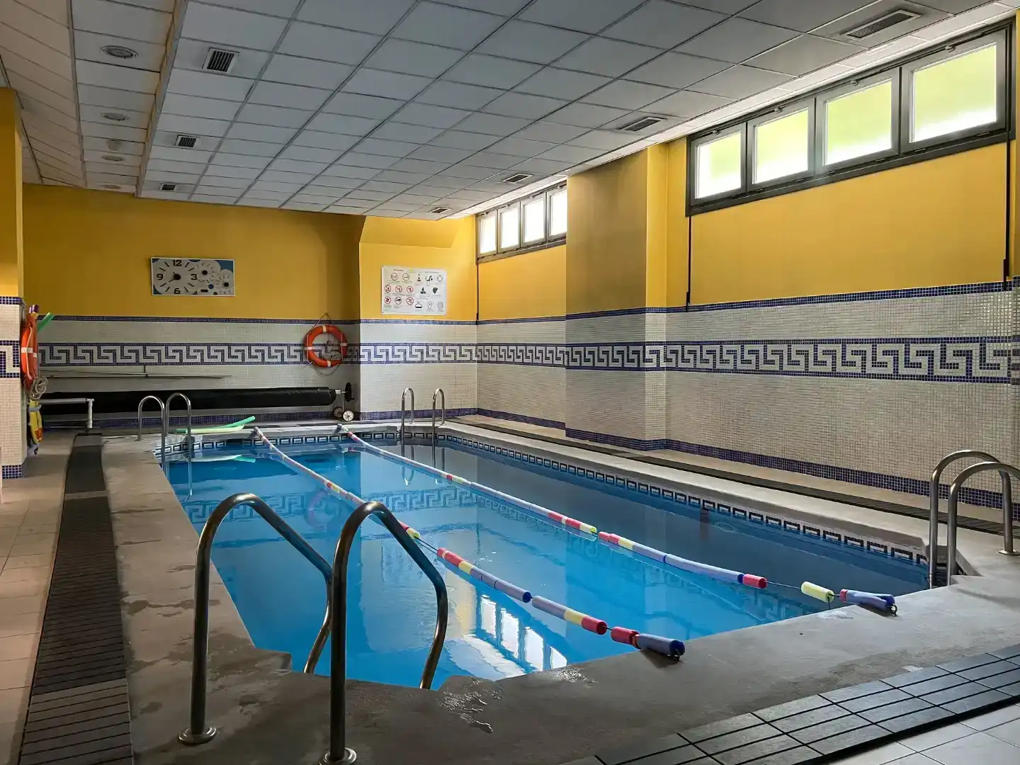 Schwimmbecken von Wohnung zum Verkauf in  Madrid Capital mit Klimaanlage und Schwimmbad