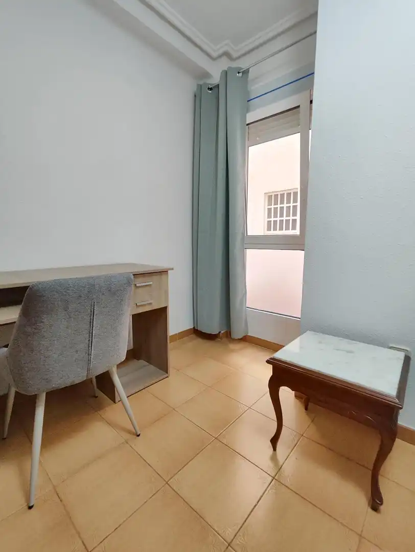 Schlafzimmer von Wohnung zur Miete in Valencia mit Klimaanlage, Heizung und Möbliert