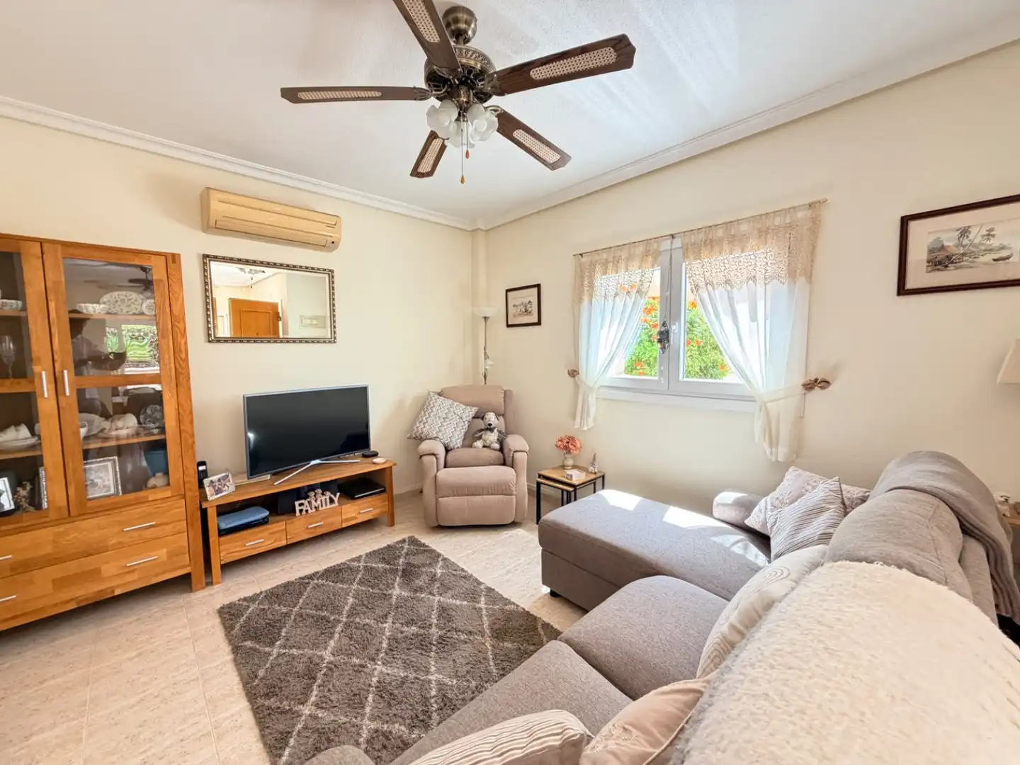 Sala de estar de Dúplex en venta en Orihuela con Aire acondicionado, Piscina y Amueblado