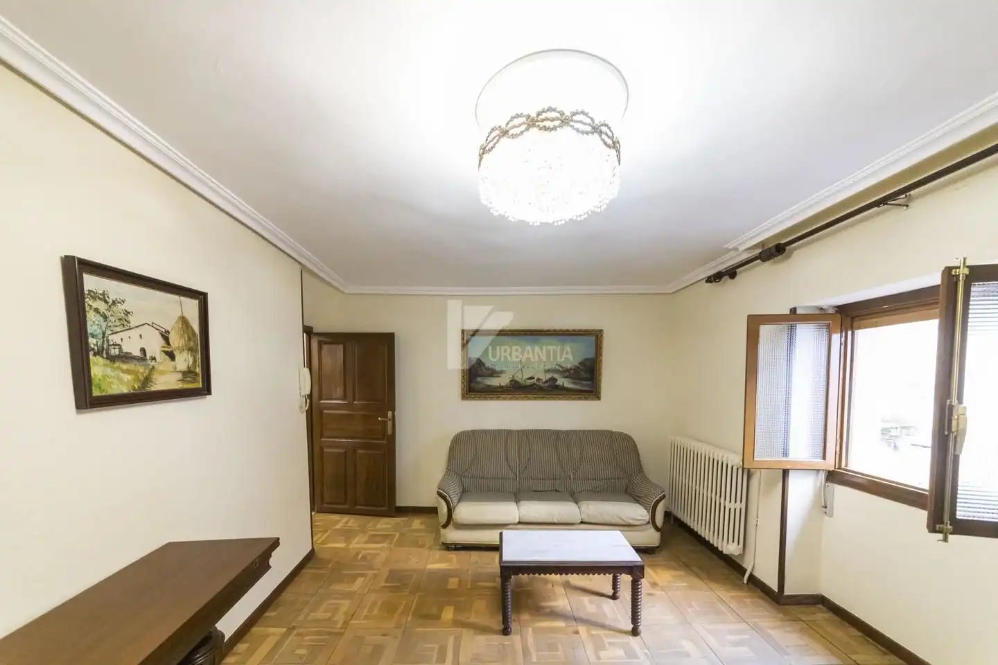 Living room of Houses for sale in Miranda de Arga  with Heating, Parquet flooring and Storage room