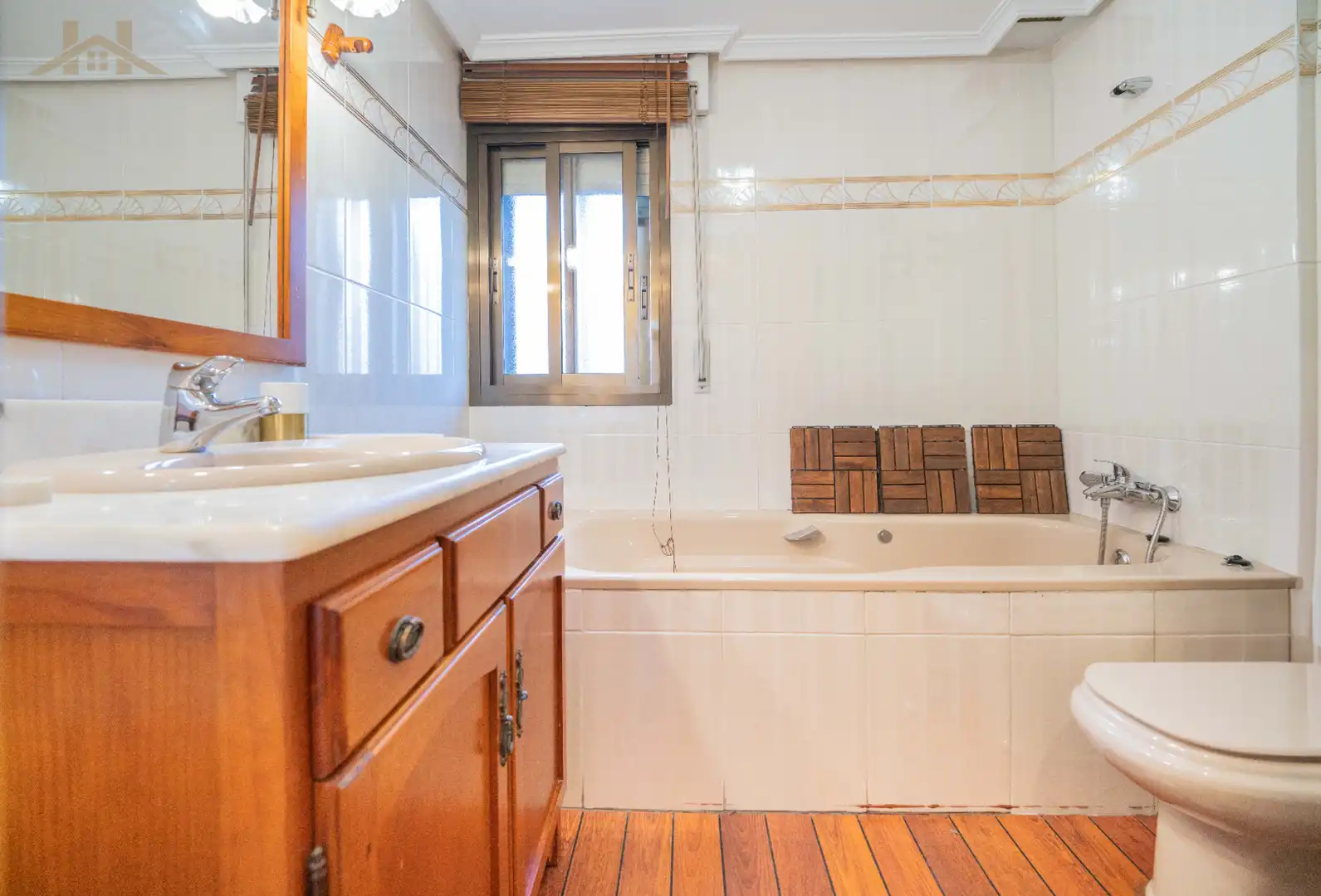 Baño de Casa adosada en venta en Alcobendas con Aire acondicionado, Calefacción y Jardín privado