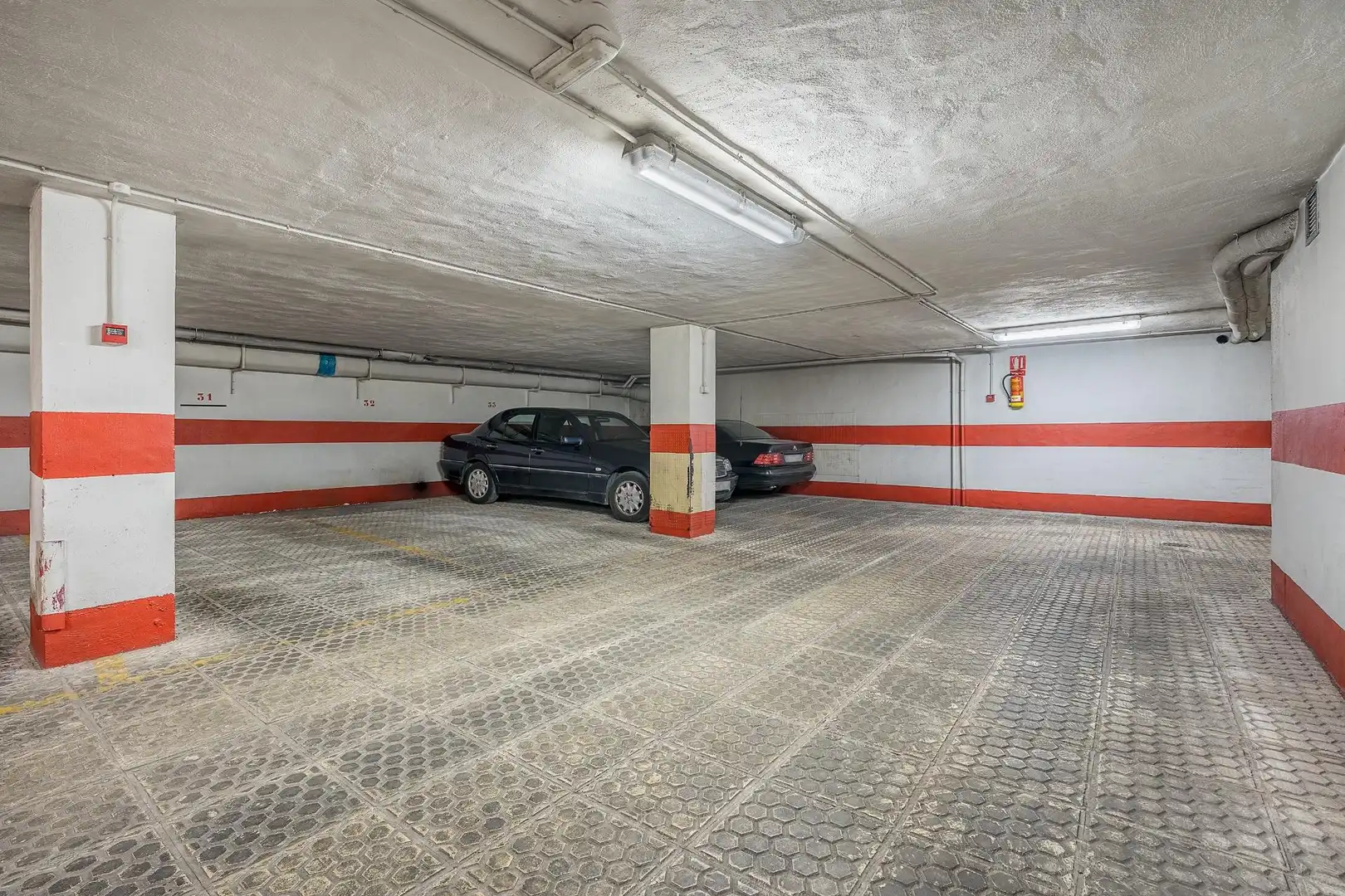 Parkplatz von Wohnung zum Verkauf in Granada mit Klimaanlage und Heizung