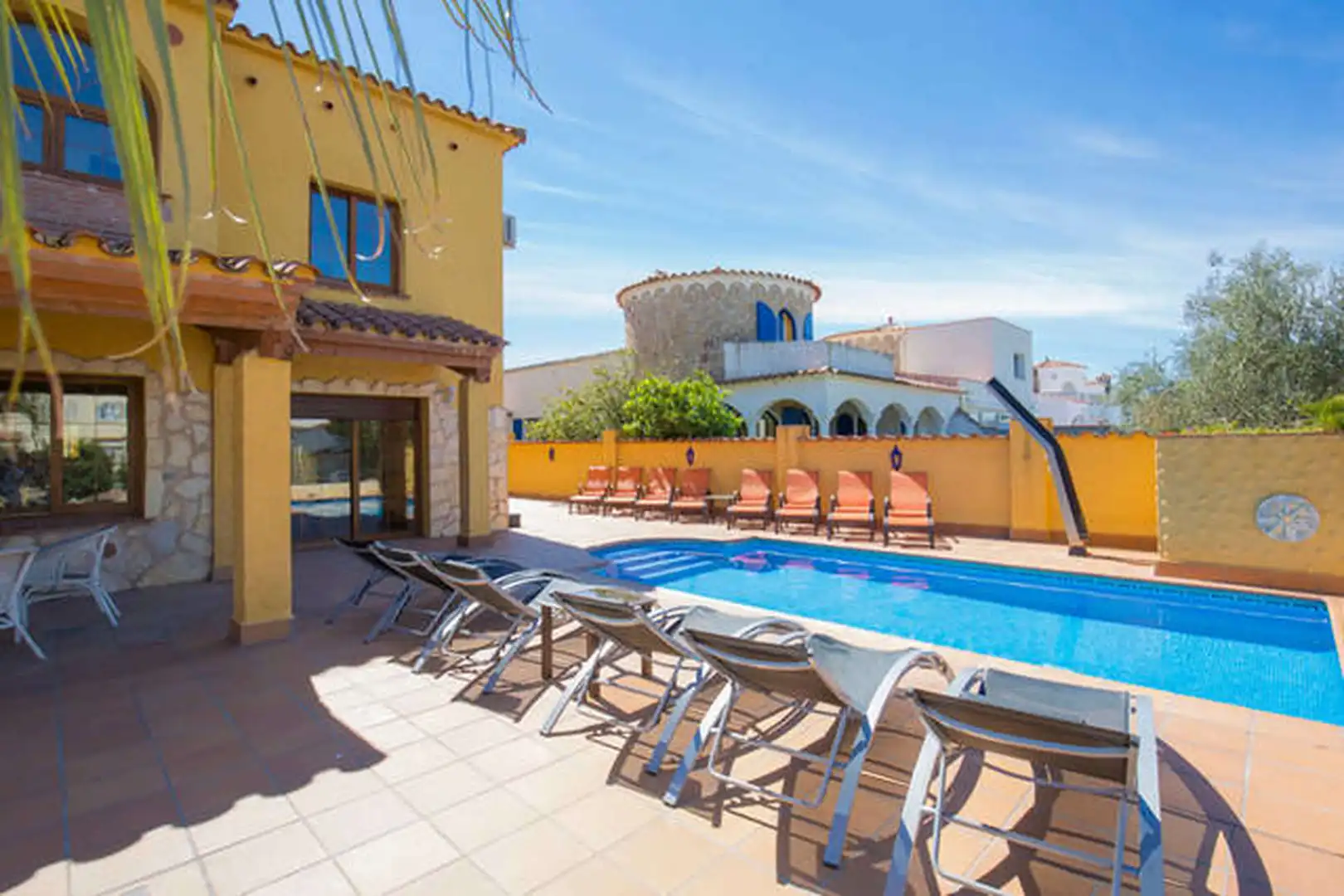 Casa con un gran potencial, dividida en dos apartamentos , ideal para alquiler., imatge 5