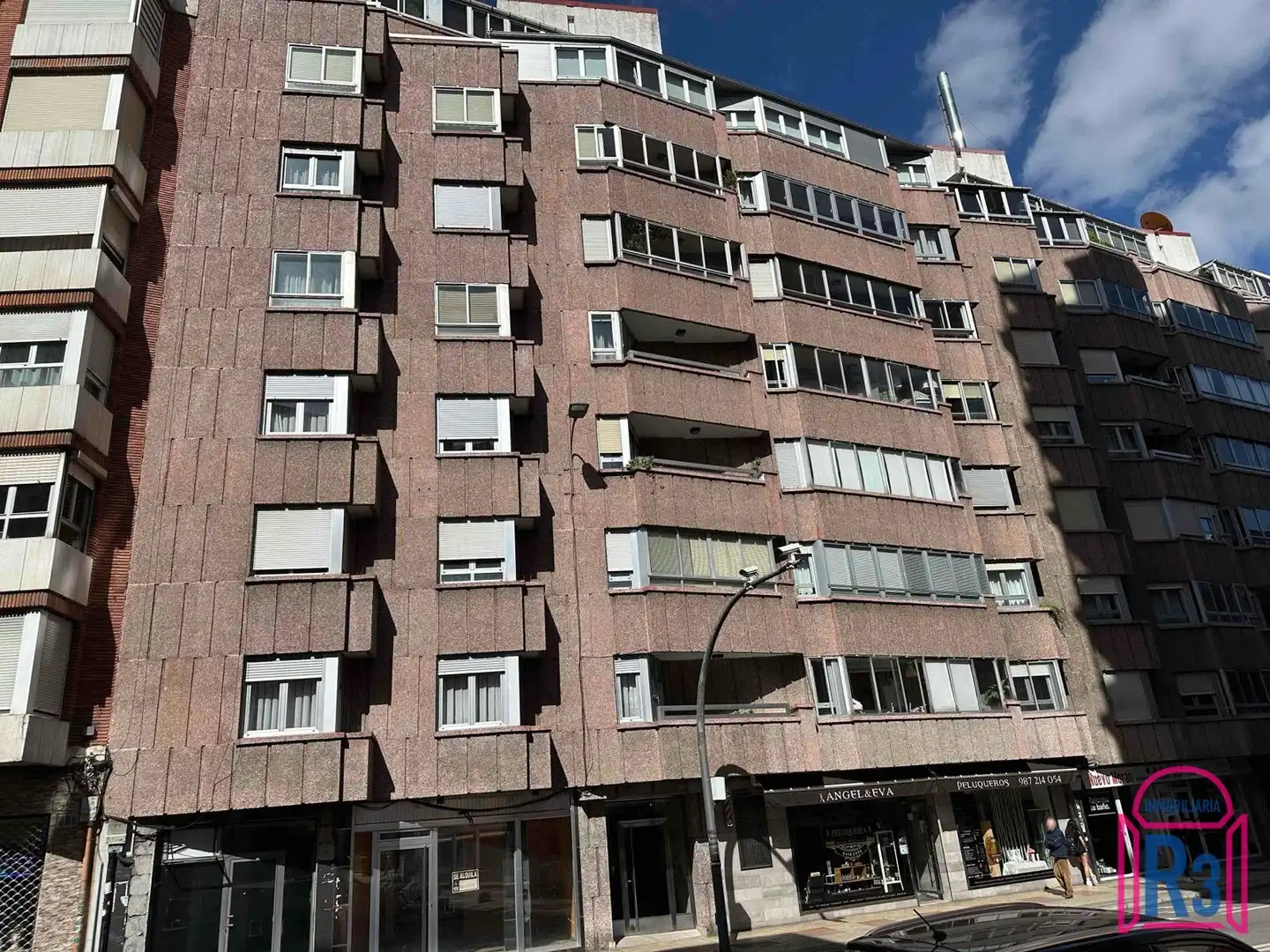 Vista exterior de Piso en venta en León Capital  con Calefacción y Terraza