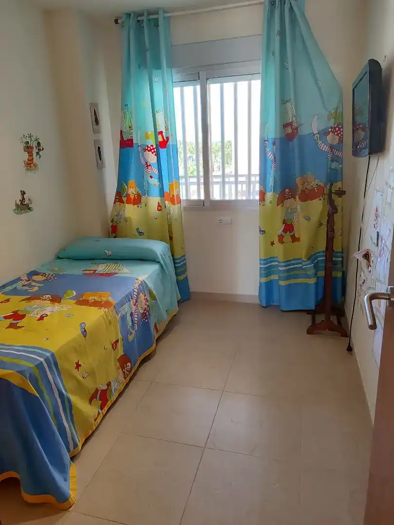 Dormitori de Apartament de lloguer en Oropesa del Mar / Orpesa amb Aire condicionat, Piscina i Moblat