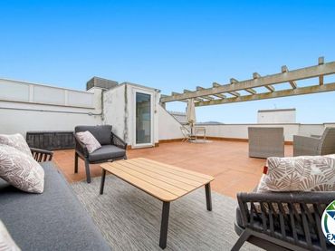 Penthouse with pool for sale in Avinguda Port Canigó