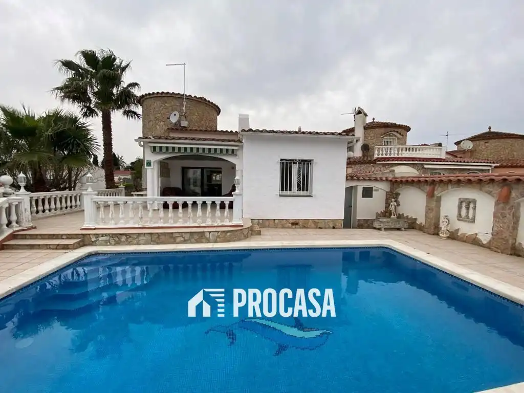 Villa con piscina in vendita a Segre