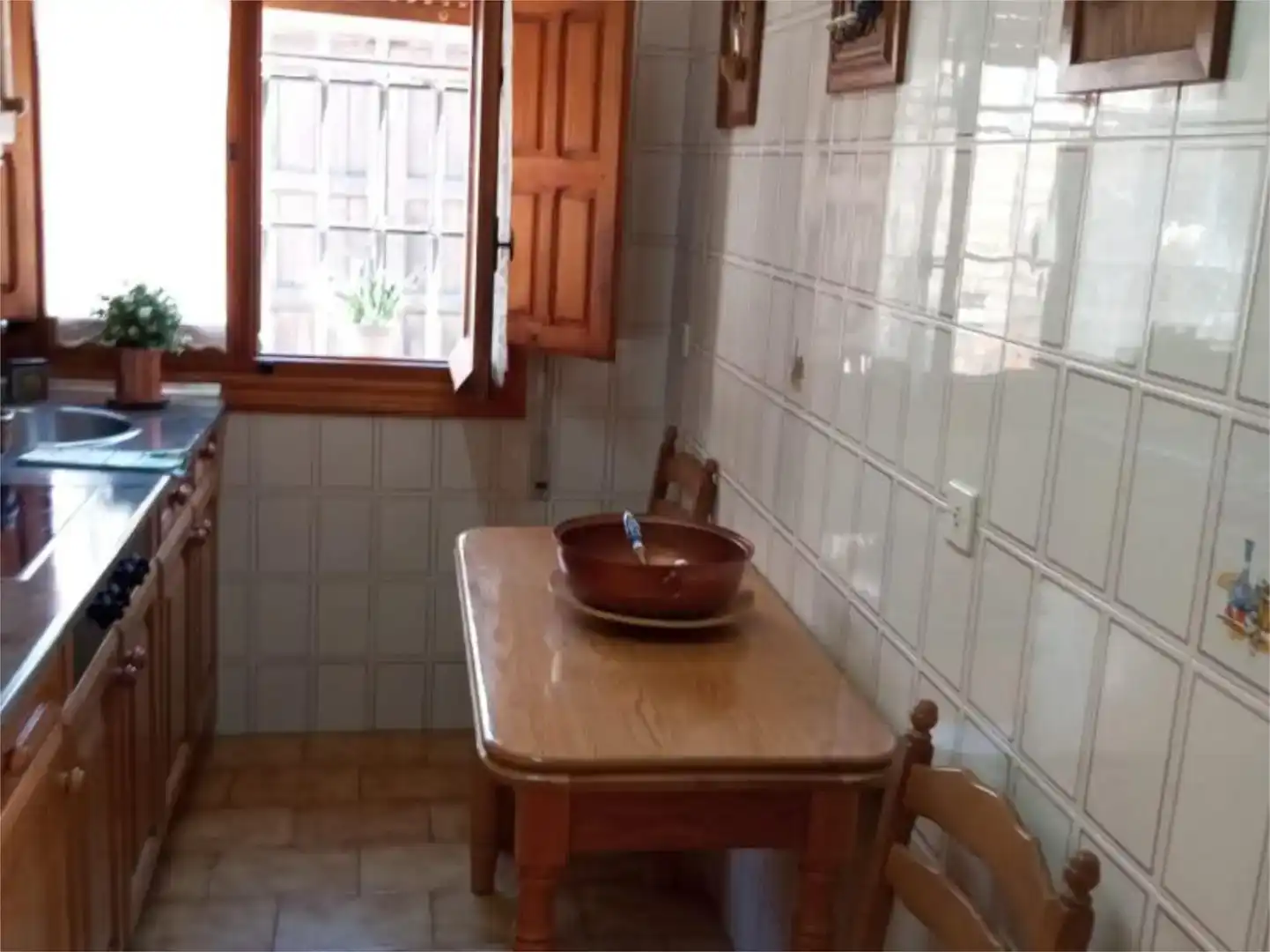 Cuina de Casa adosada en venda en Cubillas de Santa Marta amb Jardí privat, Traster i Moblat