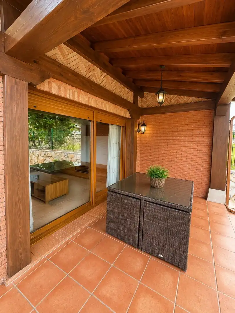 Terraza de Casa adosada en venta en Riotuerto con Calefacción y Terraza