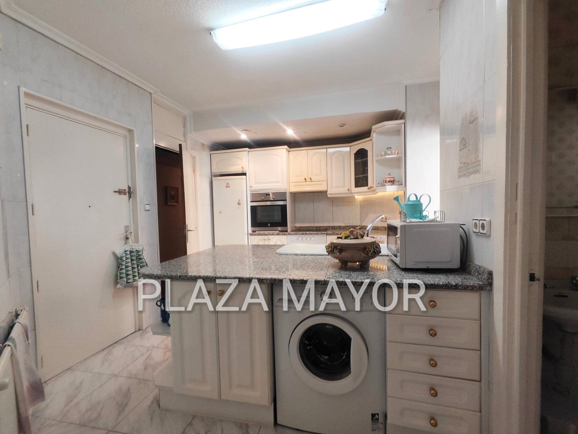 Kitchen of Flat for sale in Salamanca Capital  with Heating, Parquet flooring and Furnished