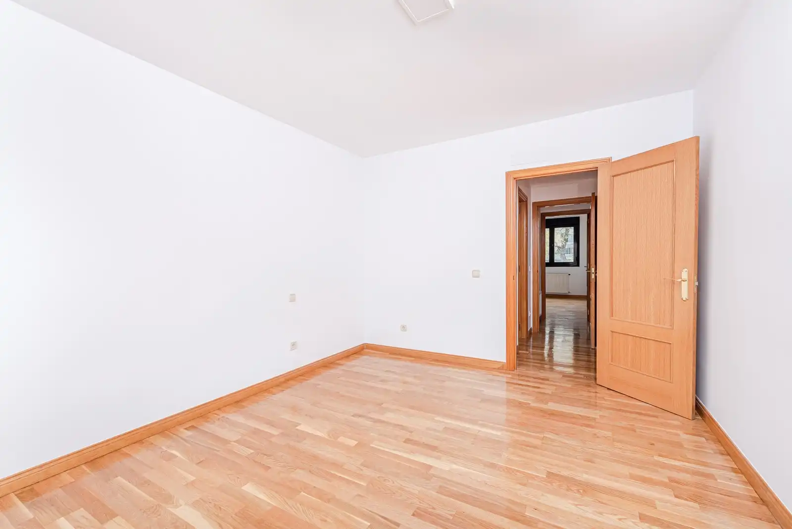 Wohnung zum Verkauf in Madrid mit Klimaanlage, Terrasse und Abstellraum
