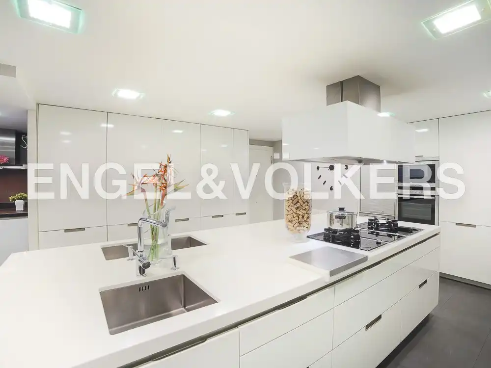 Kitchen of Flat for sale in Valencia  with Air Conditioner, Heating and Terrace