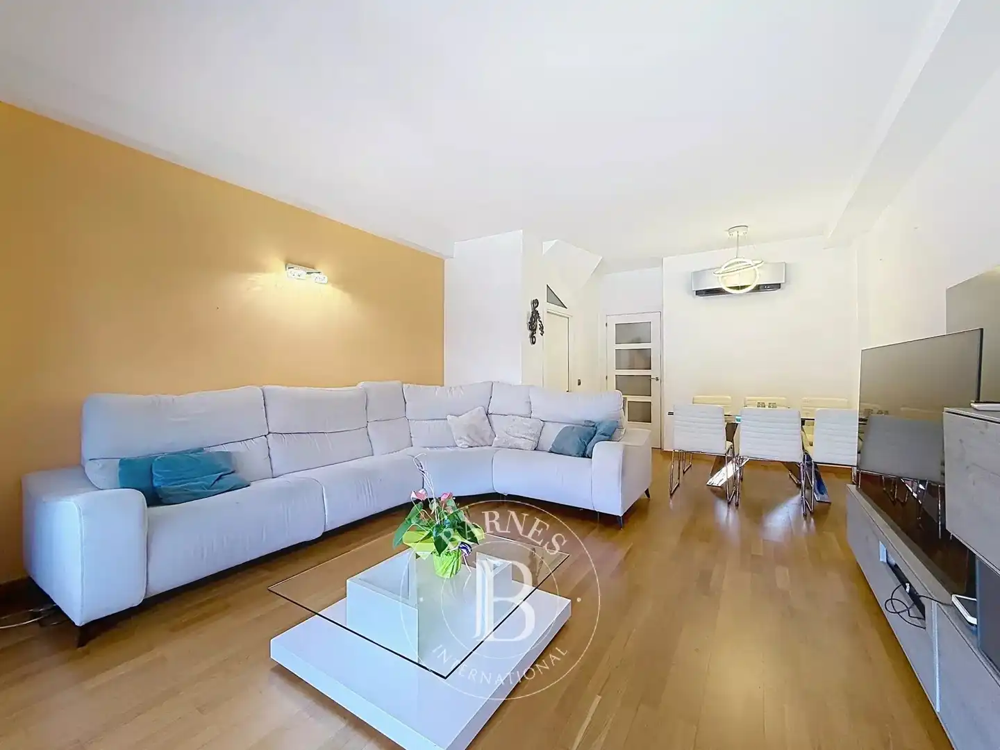 Wohnzimmer von Einfamilien-Reihenhaus zum Verkauf in Calella mit Klimaanlage, Heizung und Terrasse