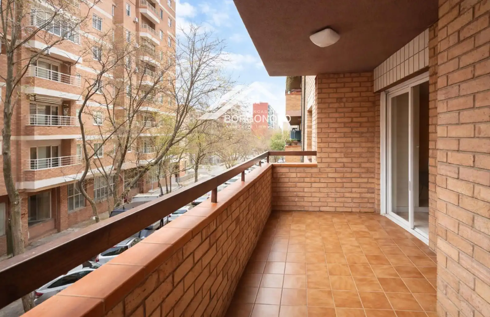 Außenansicht von Wohnung zum Verkauf in Barcelona mit Klimaanlage, Heizung und Terrasse