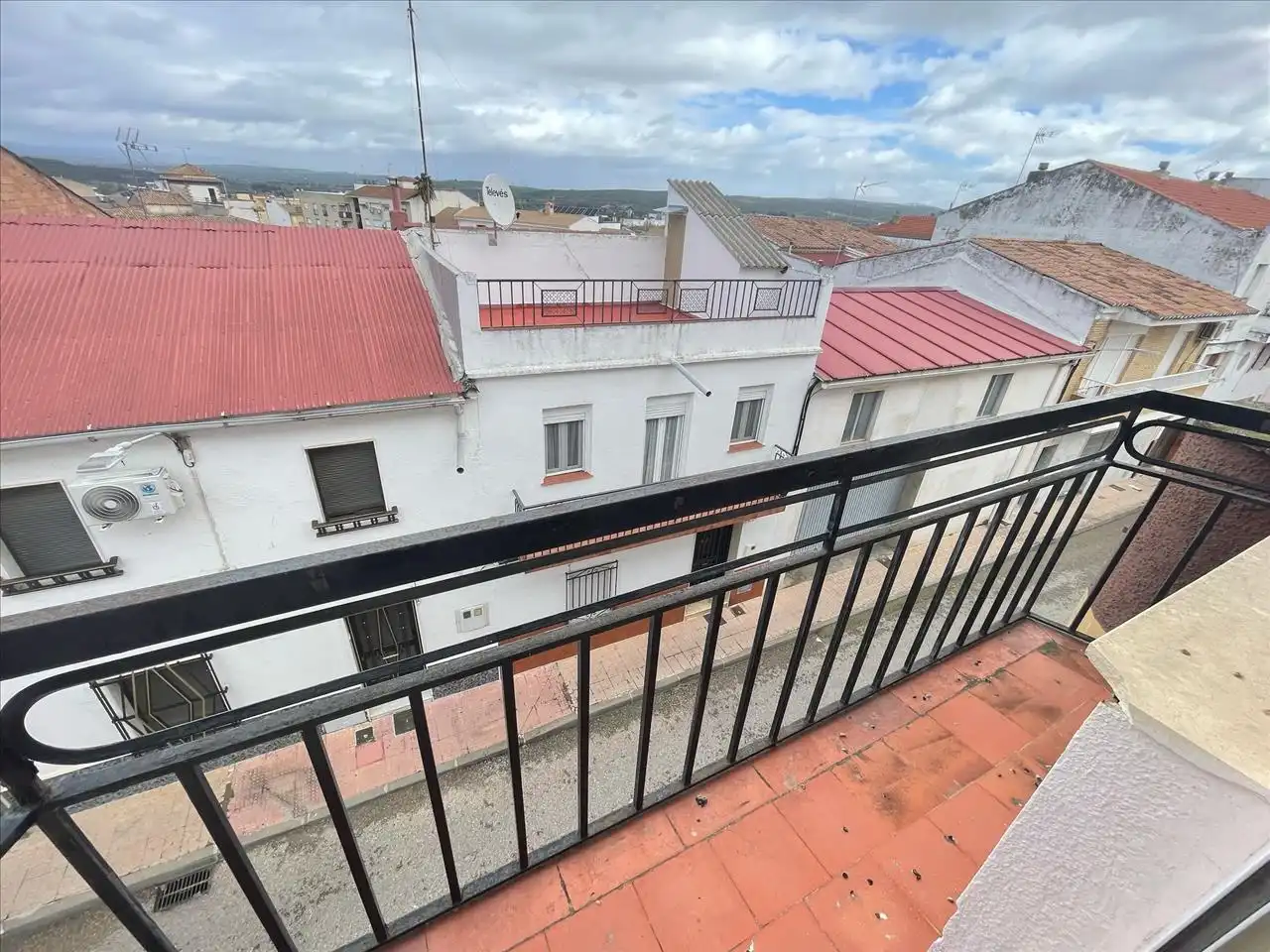 Außenansicht von Wohnung zum Verkauf in Mengíbar mit Balkon