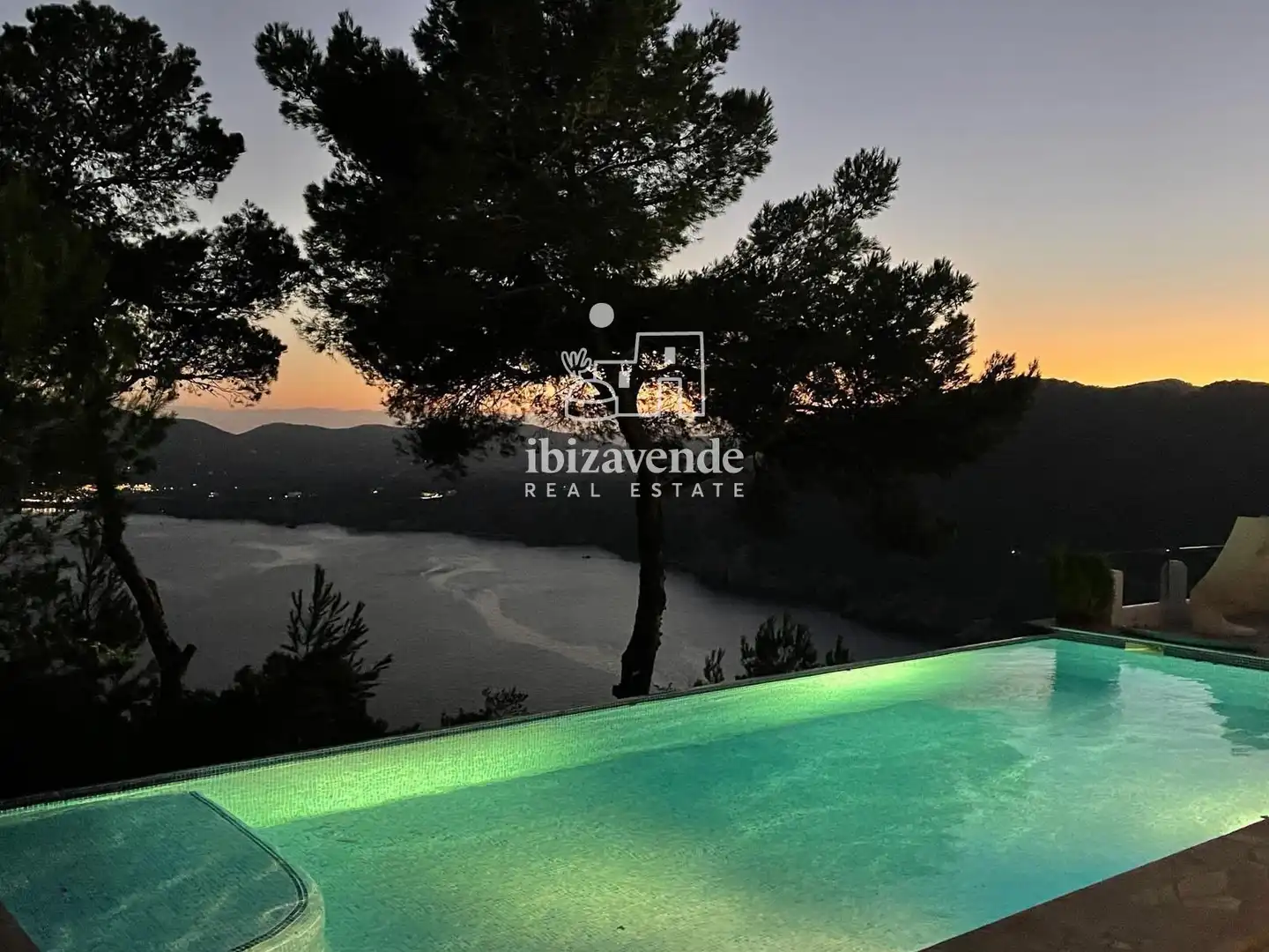 Vista exterior de Casa o xalet de lloguer en Sant Joan de Labritja amb Aire condicionat, Calefacció i Piscina