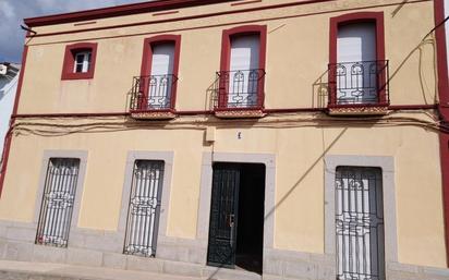 Vista exterior de Casa adosada en venda en Monterrubio de la Serena amb Terrassa i Balcó