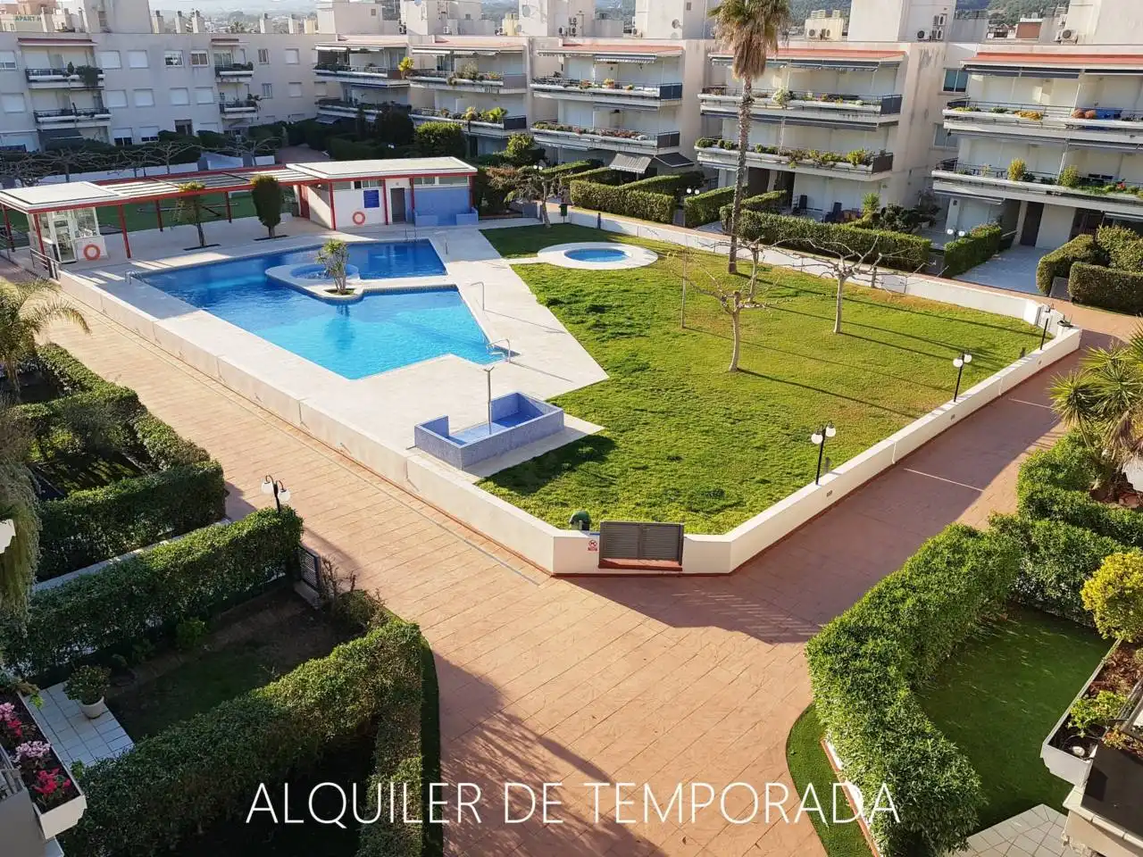 Piscina de Pis de lloguer en Cubelles amb Aire condicionat, Terrassa i Moblat