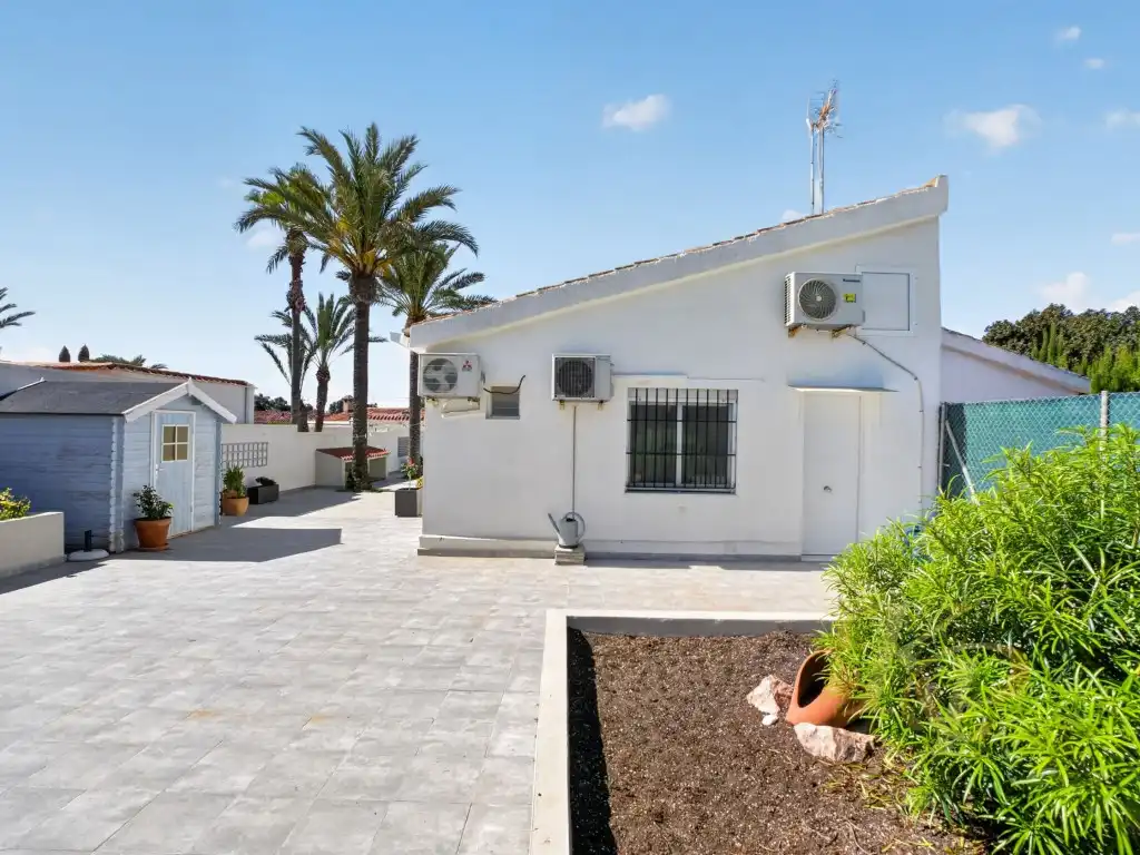 Jardí de Casa o xalet en venda en Torrevieja amb Aire condicionat, Moblat i Forn