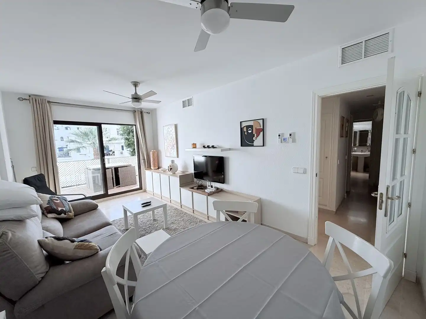 Piso con piscina en venta en Puerto de la Duquesa, imagen 2