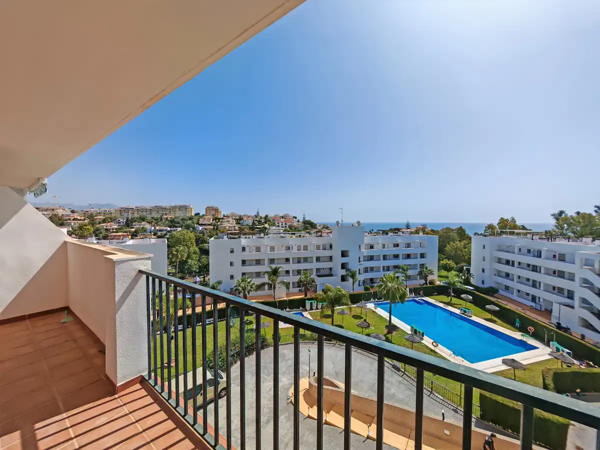 Außenansicht von Wohnungen zum Verkauf in Mijas mit Terrasse, Schwimmbad und Möbliert