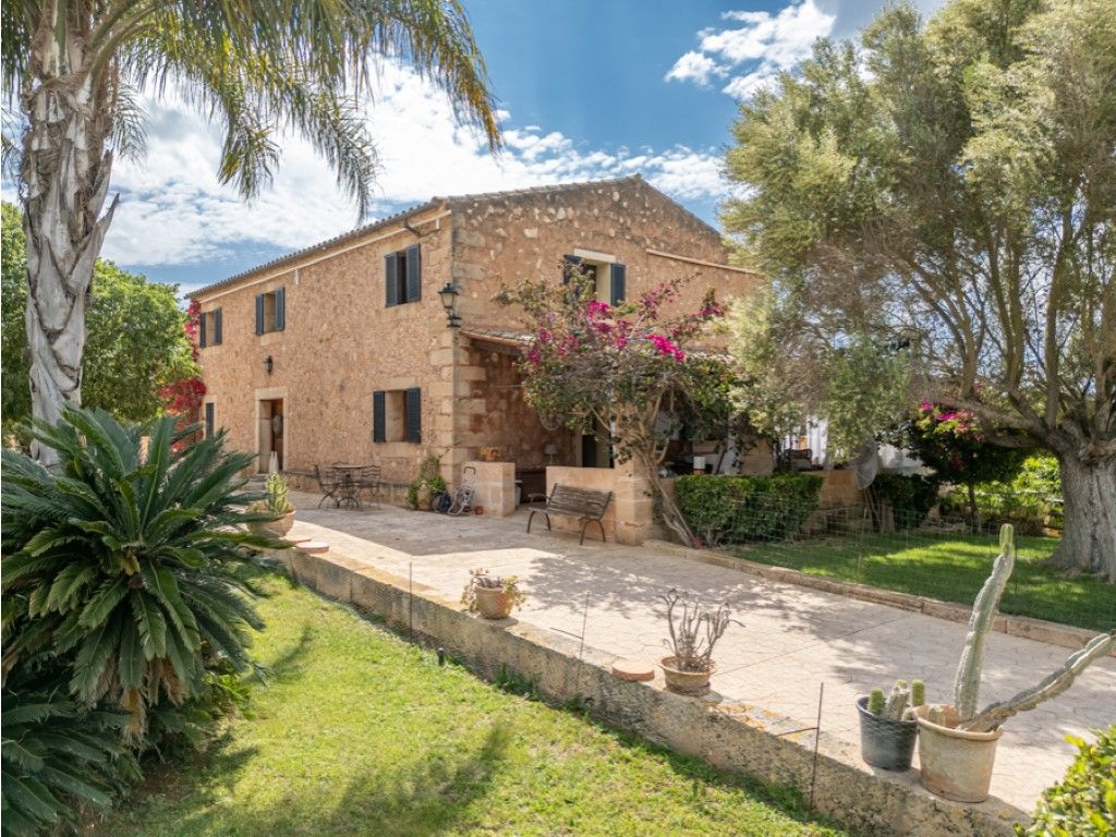 Vista exterior de Finca rústica en venda en  Palma de Mallorca amb Aire condicionat, Calefacció i Jardí privat