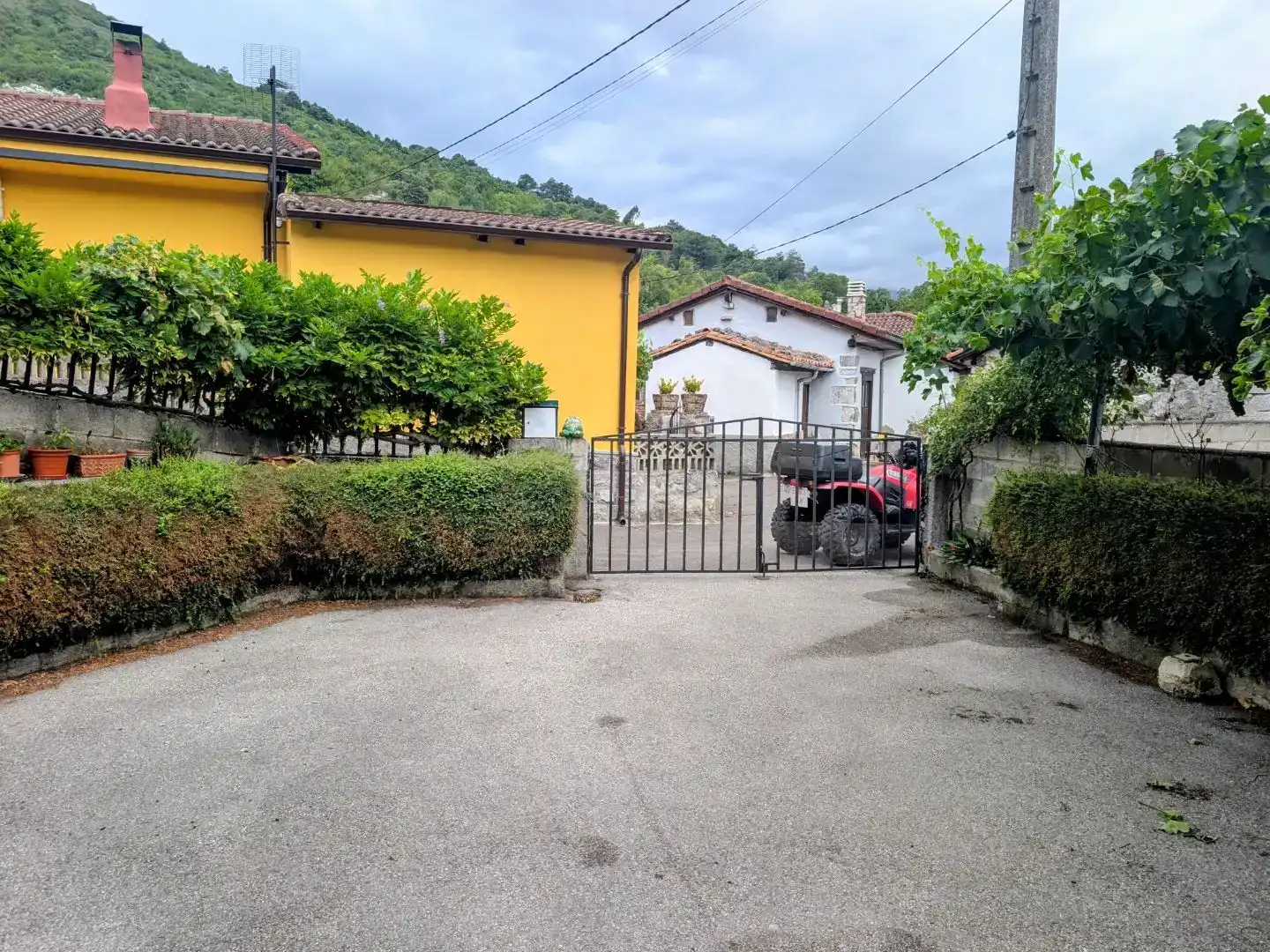 Vista exterior de Casa o xalet en venda en Teverga amb Balcó