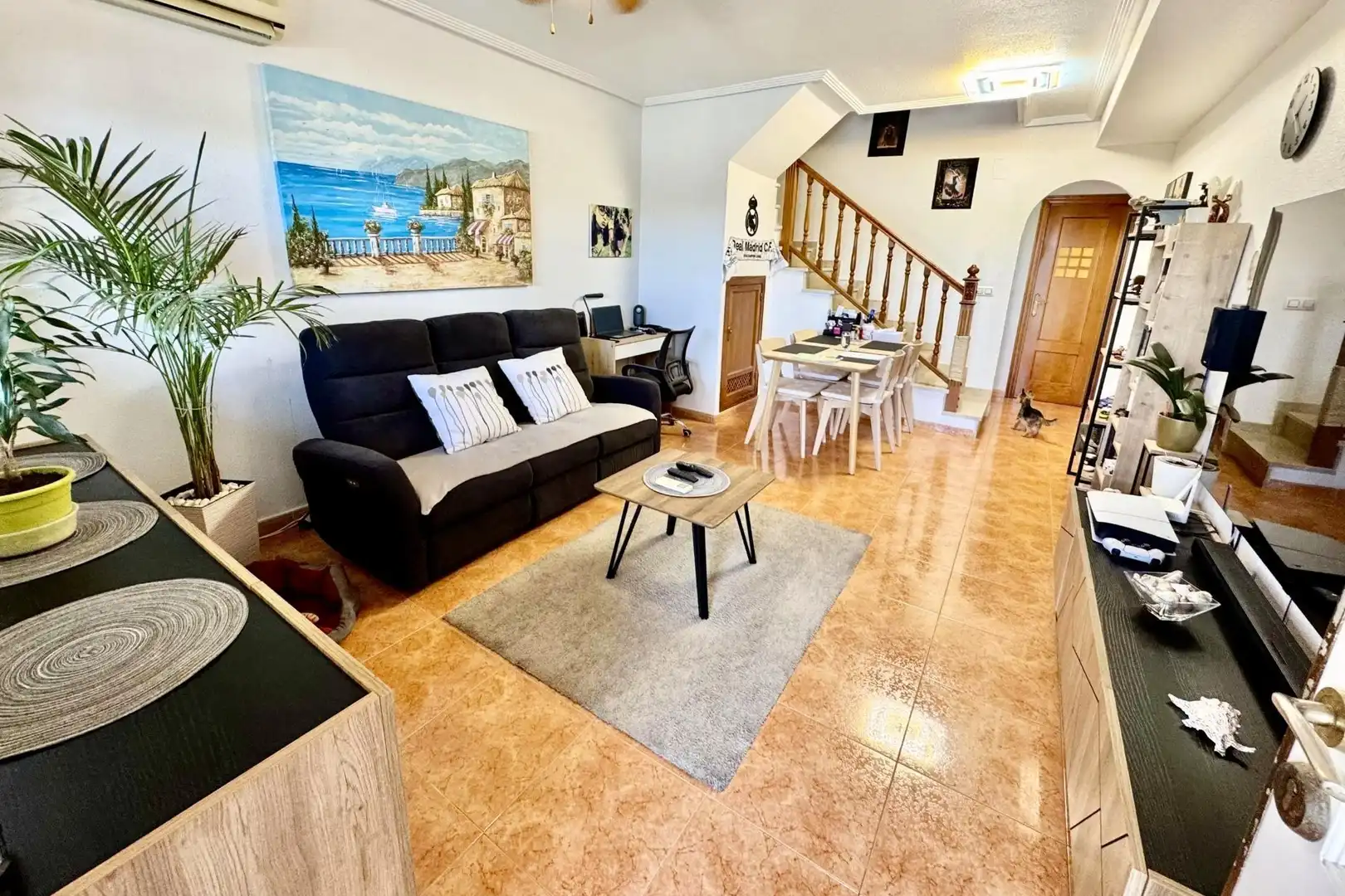 Sala de estar de Casa adosada en venta en Torrevieja con Aire acondicionado, Calefacción y Jardín privado