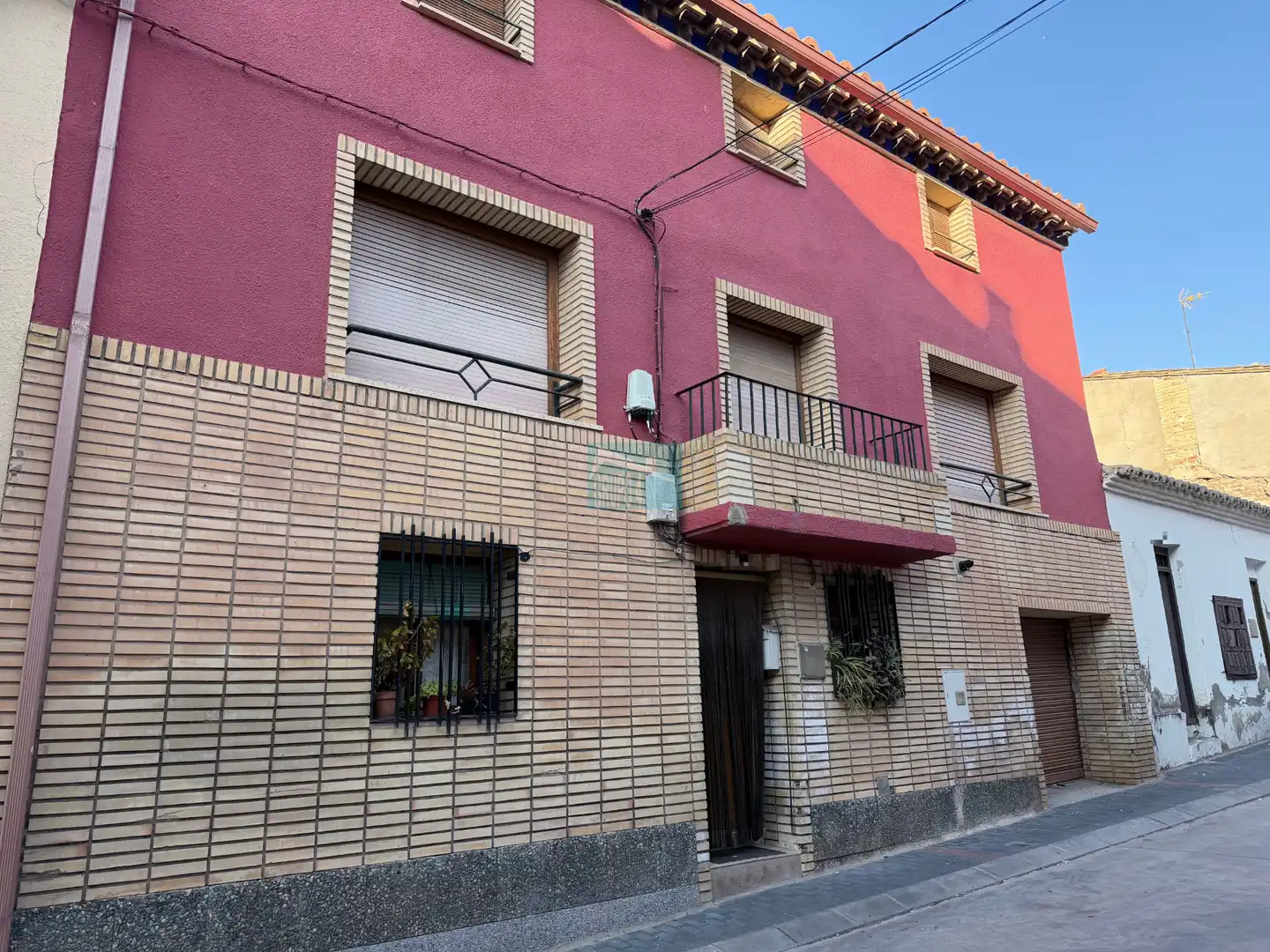 Vista exterior de Casa o xalet en venda en Mallén amb Calefacció, Terrassa i Traster
