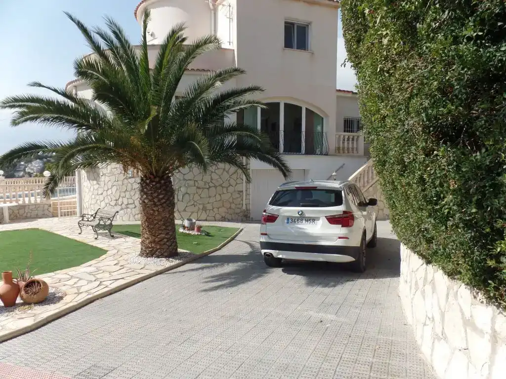Aparcament de Pis en venda en El Campello amb Aire condicionat, Jardí privat i Piscina