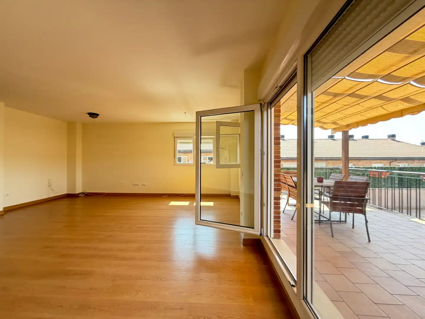 Sala de estar de Casa o chalet en venta en Colmenar Viejo con Calefacción, Jardín privado y Terraza