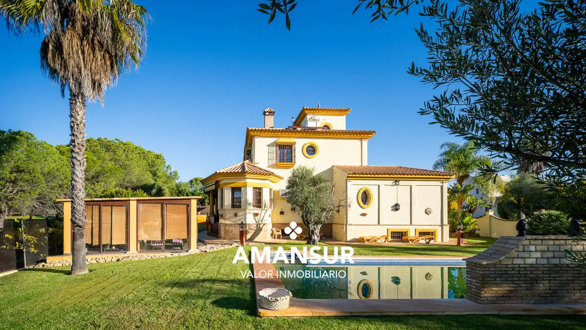Chalet con piscina en venta en Avenida del Almendro, imagen 5