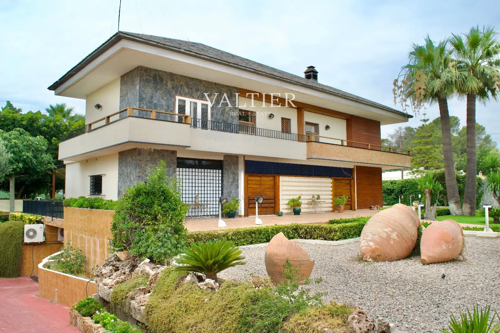 Vista exterior de Casa o chalet en venta en L'Eliana con Aire acondicionado y Piscina