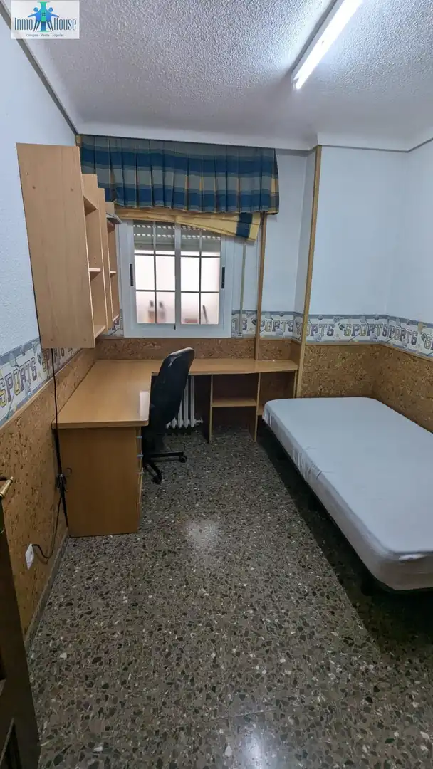 Dormitori de Pis en venda en Albacete amb Calefacció, Moblat i Balcó