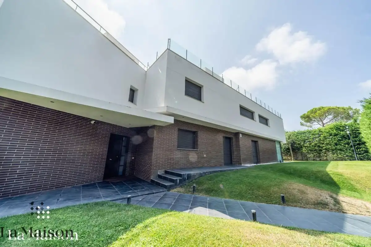 Vista exterior de Casa o xalet en venda en Sant Andreu de Llavaneres amb Aire condicionat, Calefacció i Jardí privat