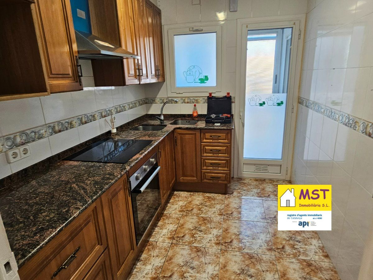 Cuina de Pis en venda en Navàs amb Calefacció, Parquet i Forn