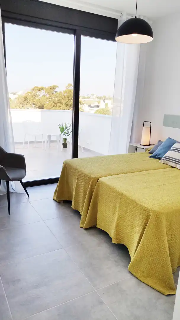 Habitación de Casa adosada en venta en Conil de la Frontera con Aire acondicionado, Terraza y Piscina