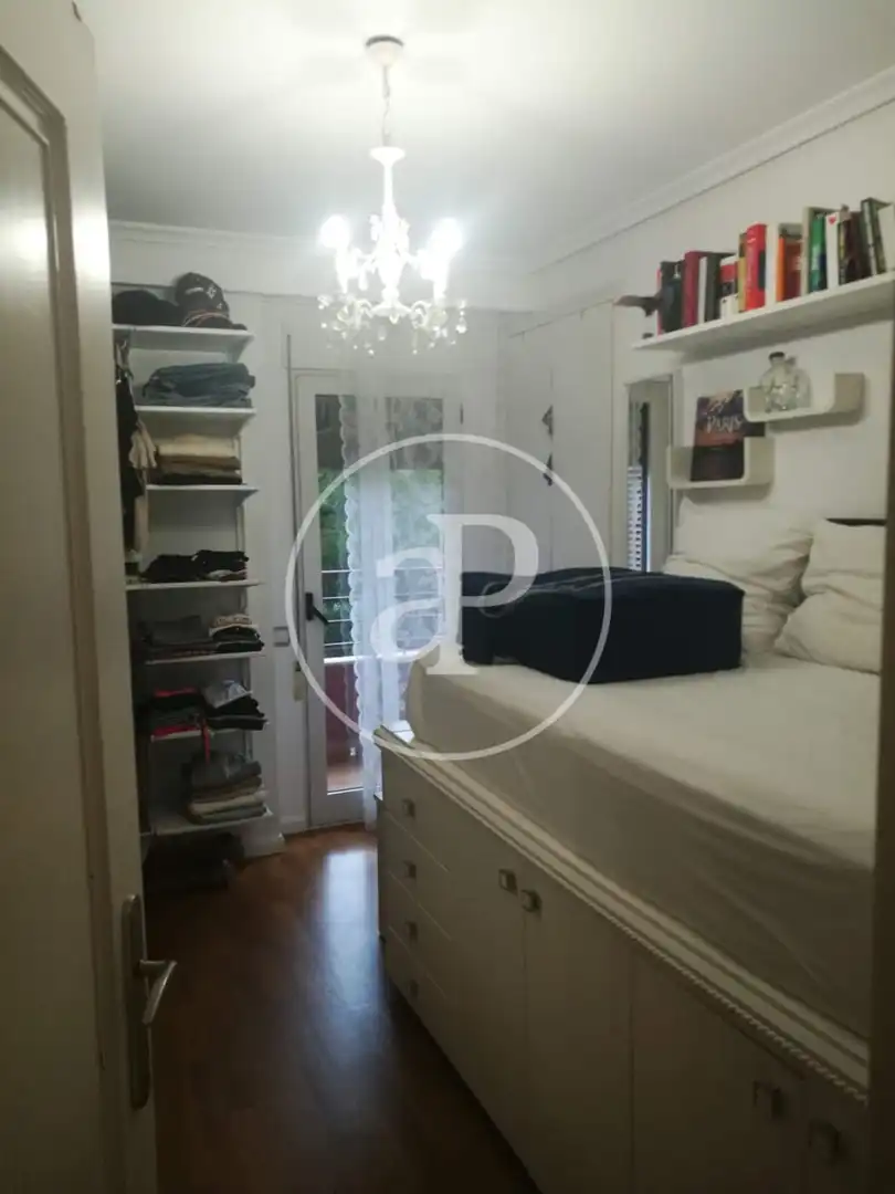 Schlafzimmer von Wohnung zur Miete in Valencia mit Klimaanlage, Möbliert und Balkon