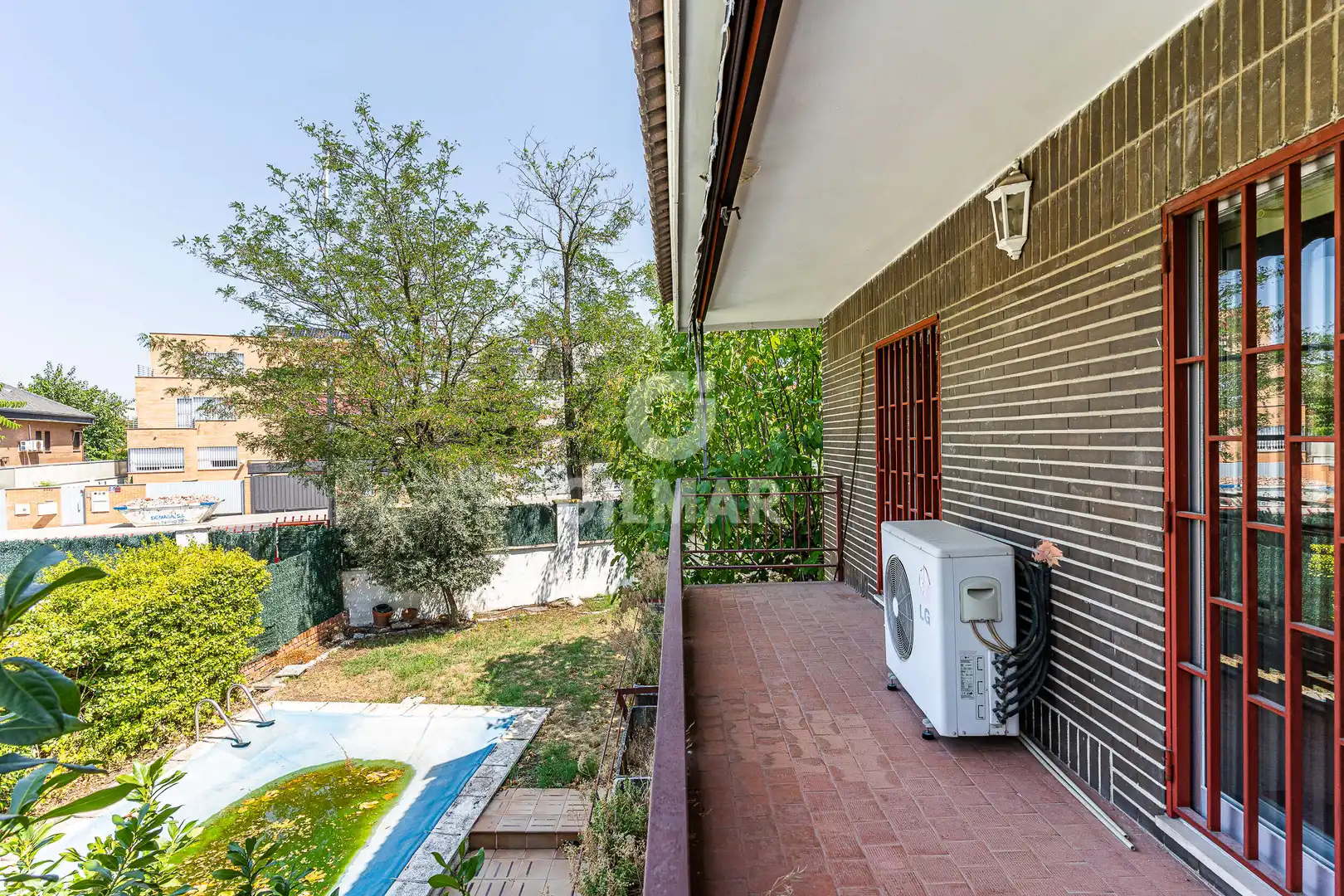 Terrassa de Casa adosada en venda en Madrid amb Calefacció, Jardí privat i Piscina