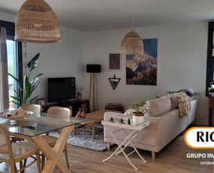 Sala d'estar de Pis en venda en Vitoria - Gasteiz amb Calefacció, Terrassa i Traster