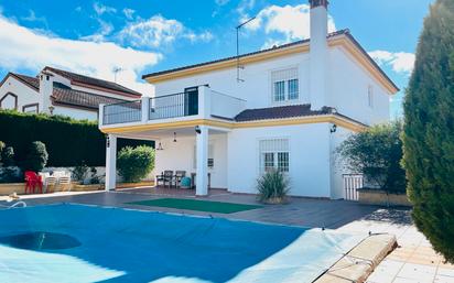 Vista exterior de Casa o xalet en venda en Peligros amb Calefacció, Jardí privat i Terrassa