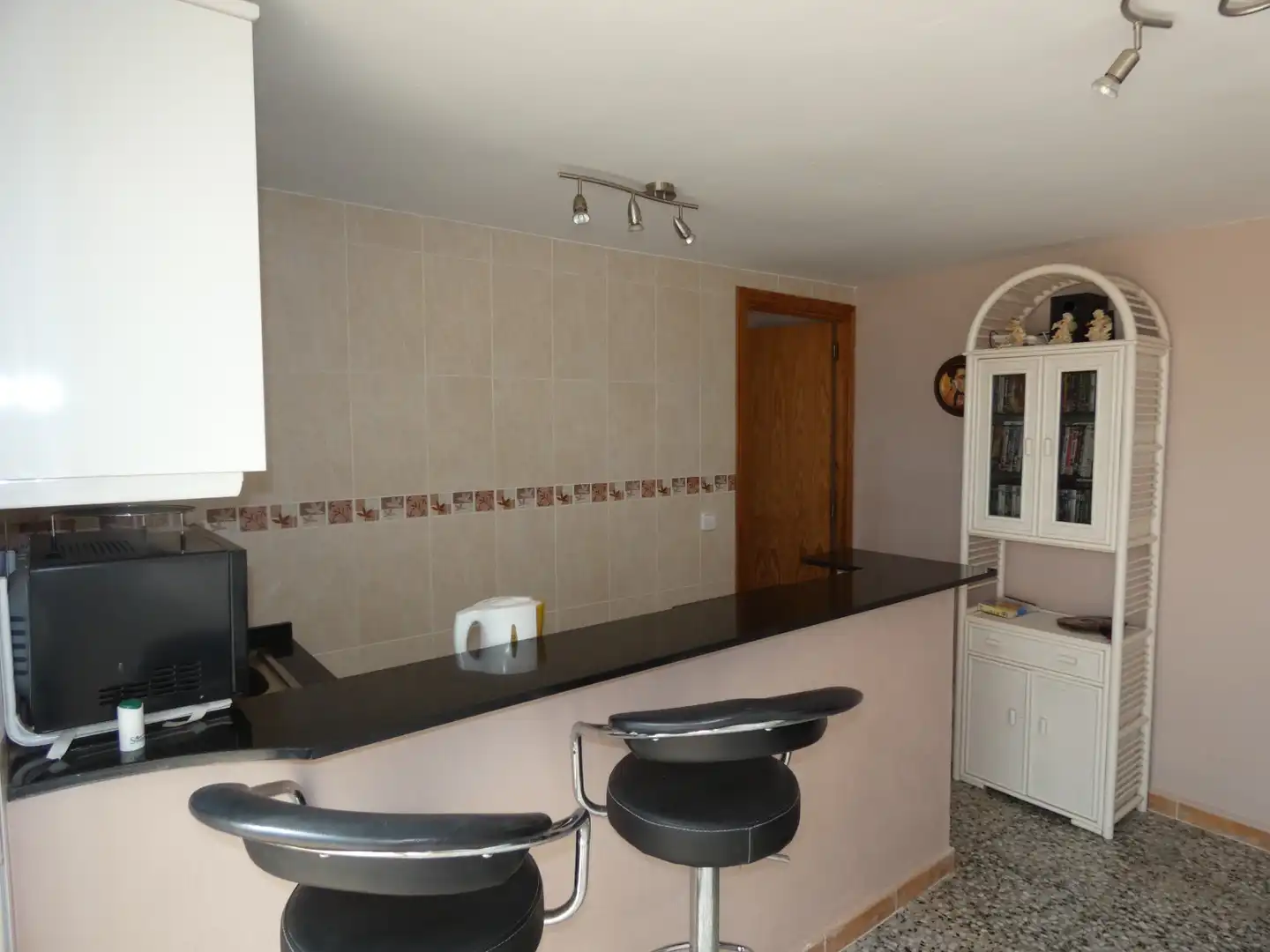 Cocina de Casa o chalet en venta en L'Alfàs del Pi con Aire acondicionado, Calefacción y Jardín privado