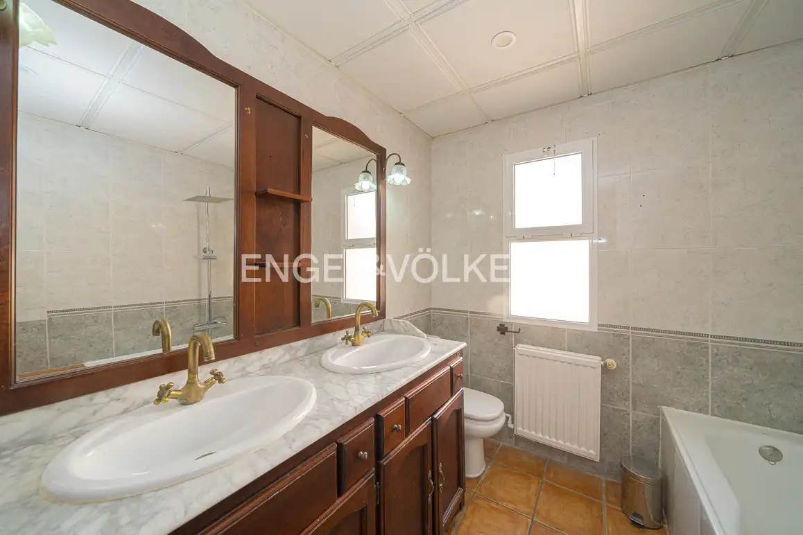 Baño de Casa o chalet en venta en La Nucia con Aire acondicionado, Jardín privado y Piscina