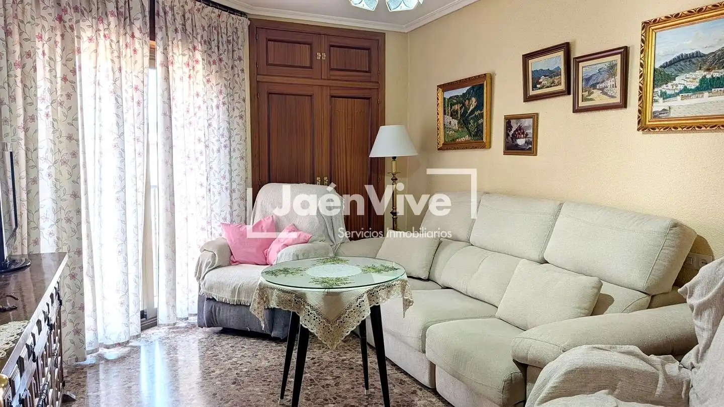 Sala de estar de Piso en venta en Jaén con Aire acondicionado, Calefacción y Trastero