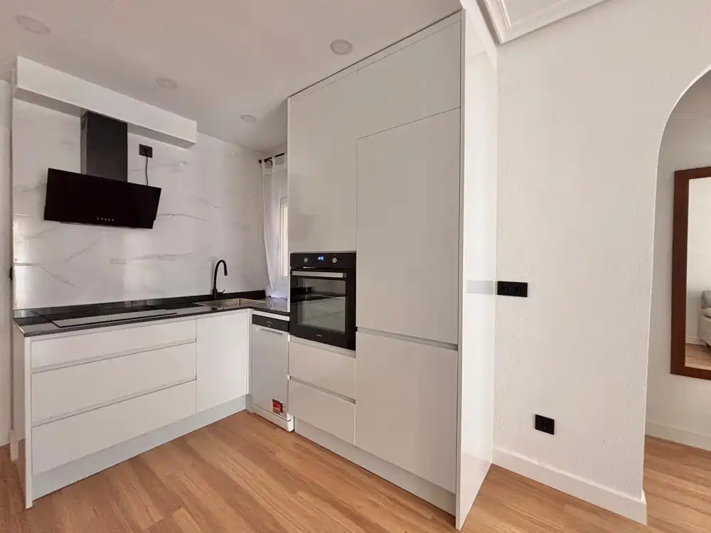 Cuina de Apartament en venda en Torrevieja amb Aire condicionat, Parquet i Moblat