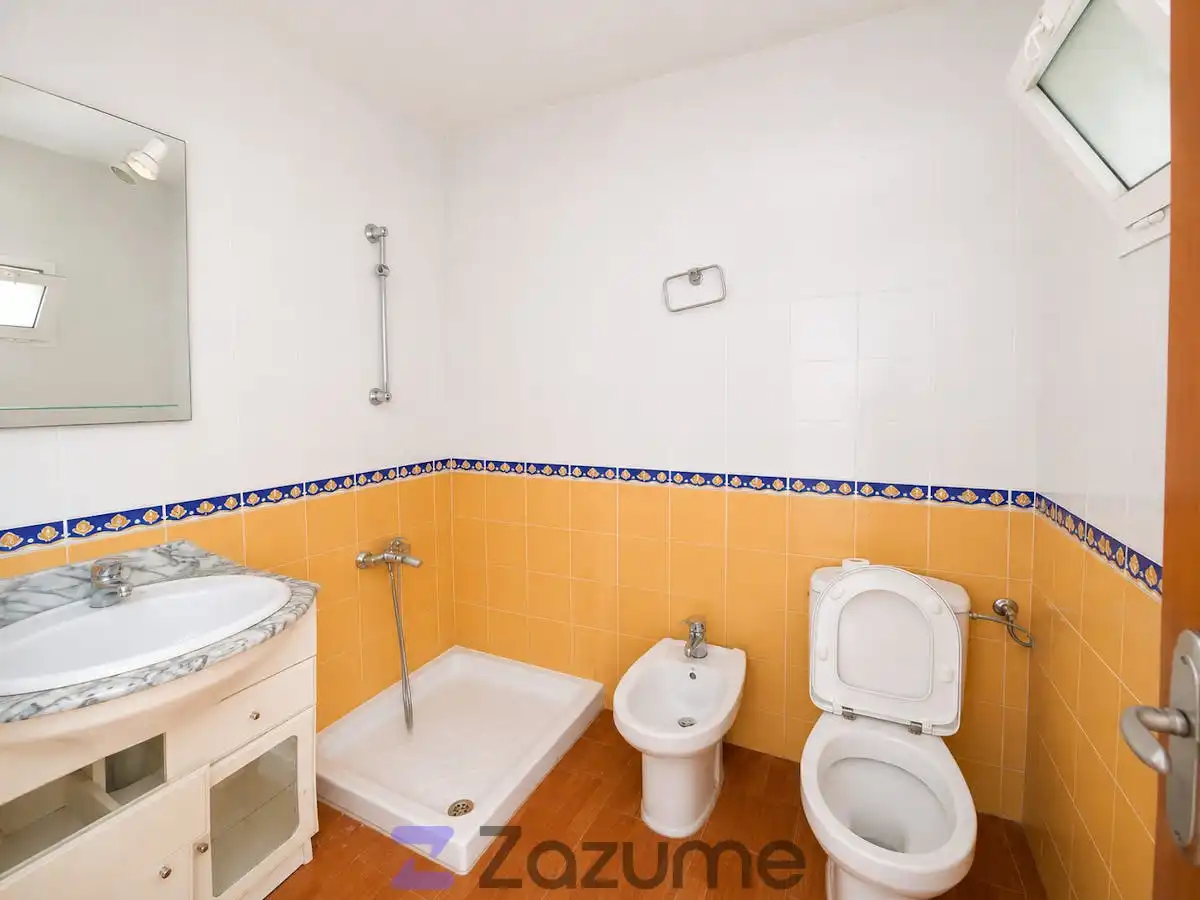 Badezimmer von Wohnungen zur Miete in Málaga mit Klimaanlage, Abstellraum und Ofen